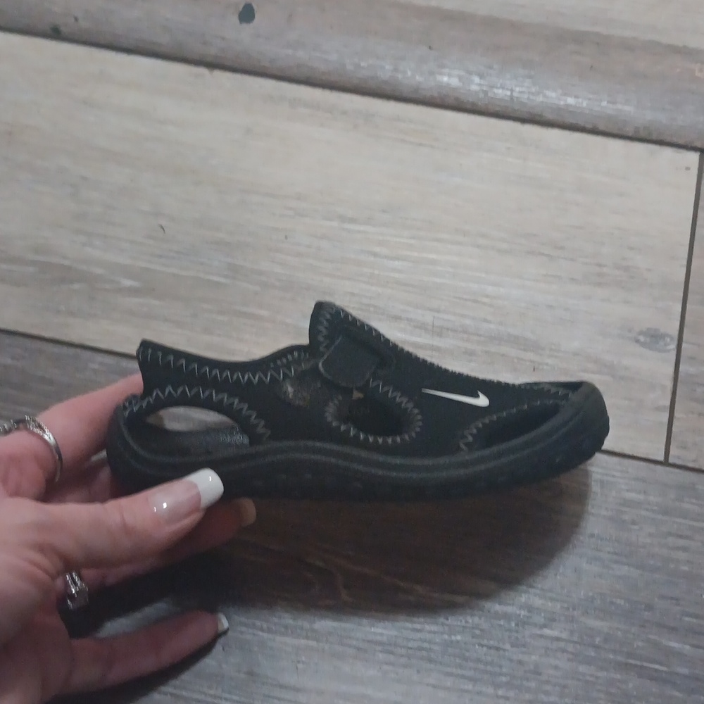 Shoes - Picture 4 of 4